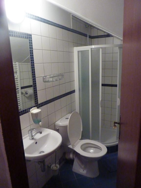 Vas Sklep - Vinny Sklep A Penzion Znojmo Kamer foto